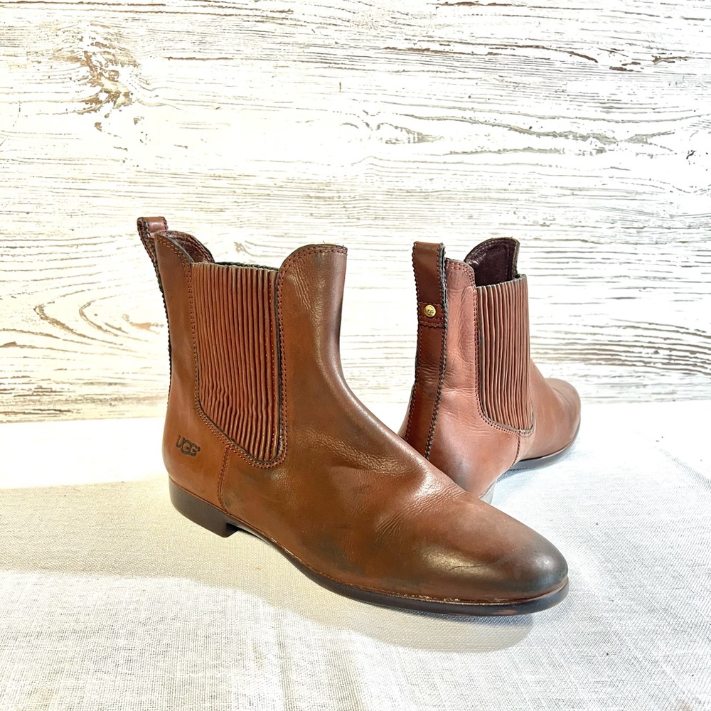 Ugg brown leather boots bootie ankle 9.5 distressed